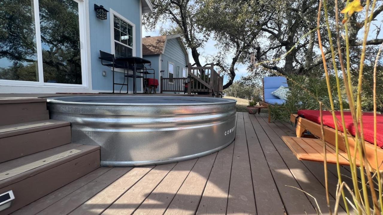 Hill Country Highland'S Bluebonnet Cottage マーブル・フォールズ エクステリア 写真